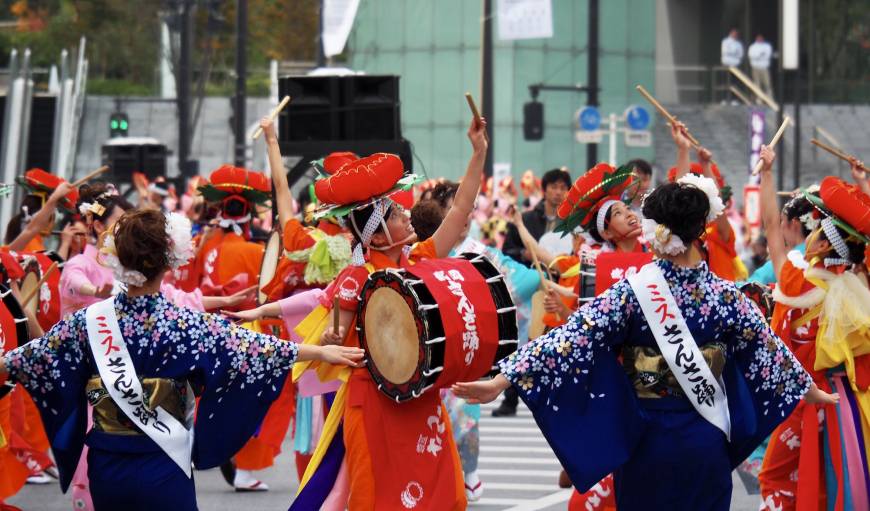 The Morioka Sansa Odori is said to have originated from a celebration dance for the god Mitsuishi, who, according to legend, saved the Iwate area from an evil demon.
