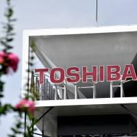 Western Digital Corp. will not seek veto power in Toshiba Corp.\'s chip unit, which it is set to jointly buy with other investors, in order to avoid lengthy antitrust screening, sources said. | SATOKO KAWASAKI