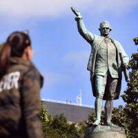 A statue of Captain James Cook stands in Sydney\'s Hyde Park on Friday. | AFP-JIJI