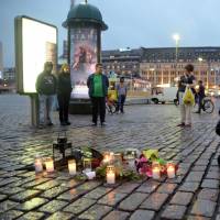A woman plays a \"kantele,\" a traditional Finnish stringed instrument, in Turku\'s market square where several people were stabbed during a terrorist attack on Friday. | REUTERS