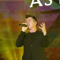 Not giving up: Rick Astley performed on the Mountain Stage but thrilled fans when he showed up during Foo Fighters\' set on the Marine Stage. | © SUMMER SONIC ALL RIGHTS RESERVED
