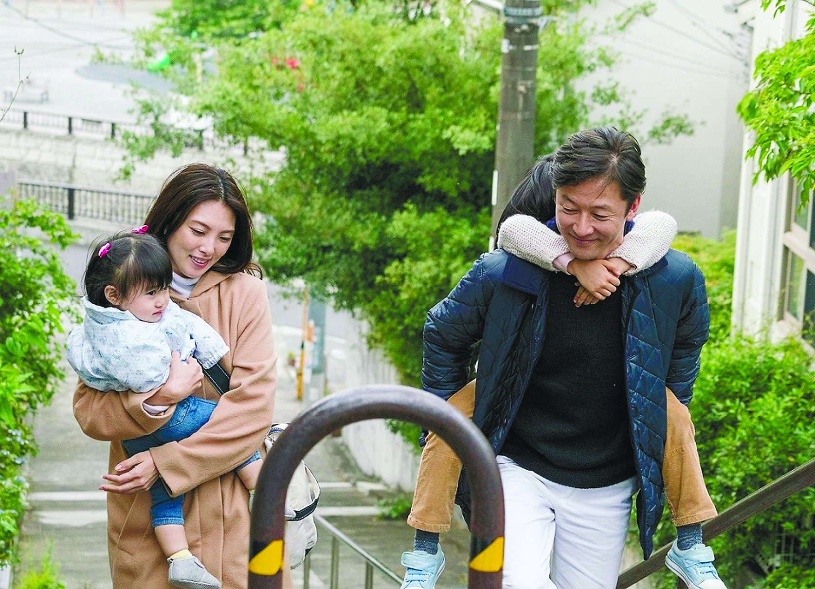 Stranger in a strange family: 'Dear Etranger' takes a hard look at a complicated family unit. | &#169; 2016 'DEAR ETRANGER' FILM PARTNERS