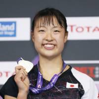 Nozomi Okuhara captured the women\'s singles badminton world title on Sunday in Glasgow, Scotland. | KYODO