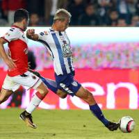 Pachuca\'s Keisuke Honda shoots to score against Veracruz in the Mexican League on Tuesday. | REUTERS