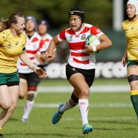 Japan\'s Riho Kurogi carries the ball as Australia\'s Samantha Treherne (left)  attempts to make a tackle in a  Women\'s Rugby World Cup Pool C match in Dublin on Thursday. | GETTY / VIA KYODO