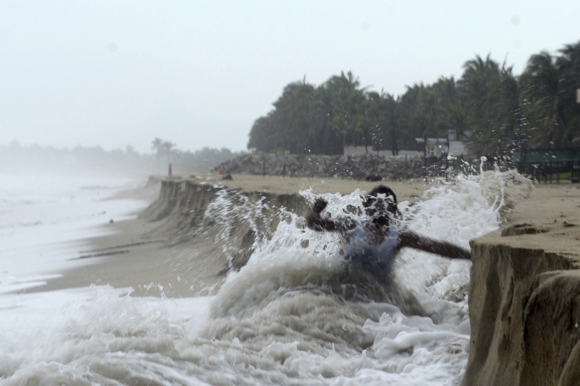 Category 1 Hurricane Max hits Mexico's touristy Pacific coast near
