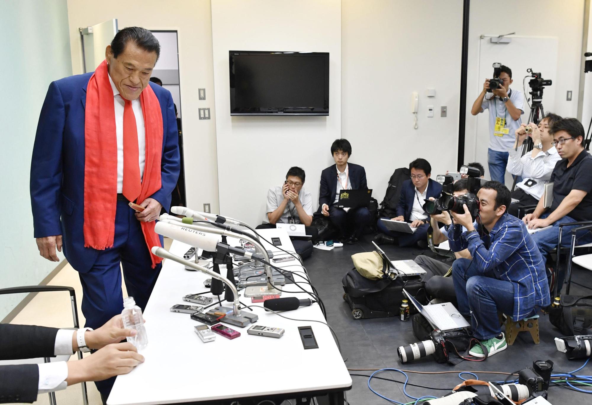 Upper House lawmaker Antonio Inoki gets ready for a news conference at Tokyo's Haneda airport Monday after returning from a visit to North Korea. | KYODO