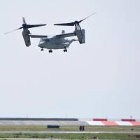The MV-22 Osprey that needed repairs after an emergency landing in Oita Prefecture last month leaves U.S. Marine Corps Air Station Iwakuni in Yamaguchi Prefecture for Okinawa on Saturday. | KYODO