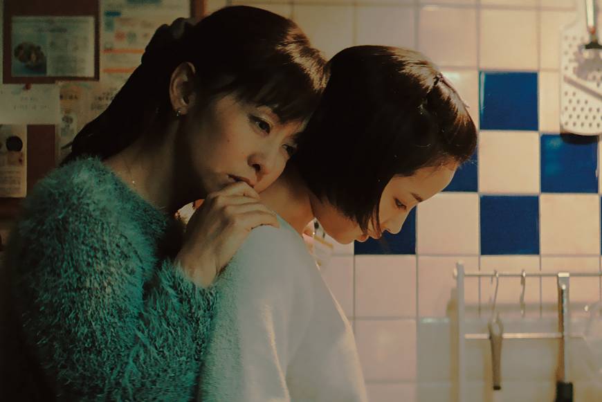 Close relations: Yuki Saito and Suzu Hirose play the wife and daughter of the murder victim in 'The Third Murder.' | © 2017 FUJI TELEVISION NETWORK/AMUSE INC./GAGA CORPORATION ALL RIGHTS RESERVED.