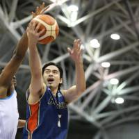 The B-Corsairs\' Alexis Minatoya, seen in action last season, scored a game-high 22 points against the Lakestars on Saturday at Yokohama Cultural Gymnasium. Yokohama routed Shiga 76-45, earning a two-game split in their first series of the 2017-18 season. | B. LEAGUE