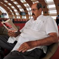 Former NBA All-Star Tom Meschery, a voracious reader, relaxes during a vacation to Greece this summer. MELANIE MARCHANT MESCHERY | MELANIE MARCHANT MESCHERY