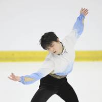 Yuzuru Hanyu set a world record in his short program on Friday at the Autumn Classic International in Montreal, but struggled during his short program the following day and finished second. | KYODO