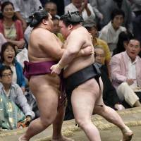 Goeido forces out Mitakeumi on the 11th of the Autumn Grand Sumo Tournament on Wednesday. | KYODO