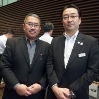 Malaysian Investment Development Authority\'s Tokyo office director, Zahirul Ishak (left), poses for a photo with Koichi Hosaka, joint general manager of Sumitomo Mitsui Banking Corp., Tokyo at the Dialogue Session for Investment Opportunities in Food and the Halal Industry in Malaysia at SMBC headquarters in Tokyo on Sept. 26. | EDLEEN OTHMAN