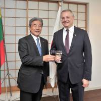 Lithuanian Ambassador Egidijus Meilunas (right) joins Hirofumi Nakasone, chairman of Japan-Lithuania Parliamentary Friendship League, during a farewell reception at the embassy in Tokyo on Aug. 22. His next place of appointment is Ireland. | YOSHIAKI MIURA