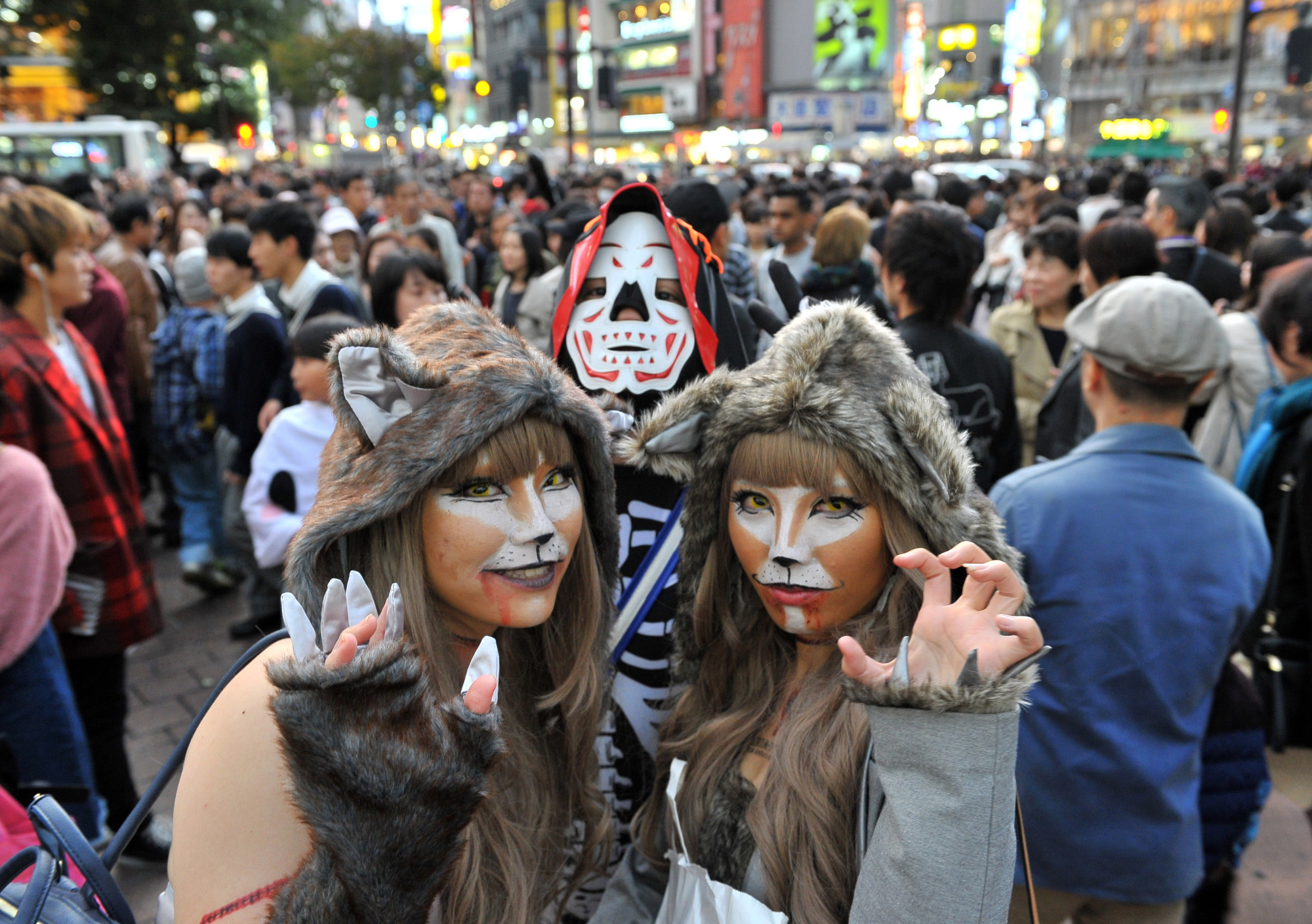 Shibuya preps for Halloween throng with multilingual cops and automated