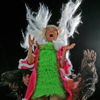 Shake shock: Yumi Umiumare performs \"DasSHOKU Hora!!\" in this June 2005 photo. | JEFF BUSBY