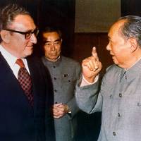 Power games: Henry Kissinger (left), Zhou Enlai (center) and Mao Zedong speak in Beijing in the early 1970s. | PUBLIC DOMAIN