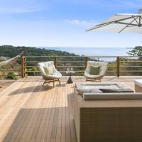 The terrace offers beautiful views of the Pacific Ocean. | YOSHIAKI MIURA