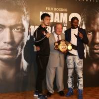 Ryota Murata and Hassan N\'Dam (right) pose with legendary promoter Bob Arum on Friday ahead of Sunday\'s WBA middleweight title rematch at Ryogoku Kokugikan. | KAZ NAGATSUKA
