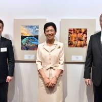 Prince Takamado Memorial Prize and this year\'s Grand Prize winners Andrey Kuzhabekov (left) of Russia and Attila Erdos (right) of Hungary pose with Honorary President Princess Takamado at the \'Japan Through Diplomats\' Eyes 2017\' award ceremony at Roppongi Hills on Oct. 3. The photographic exhibition marks its 20th anniversary this year. | YOSHIAKI MIURA