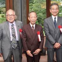 The Kentaro Kaneko Award was founded to commemorate the centennial of the America-Japan Society, which was established in 1917. Yasuhiro Yabuzoe (center) from Wakayama Prefecture and John Ino (right), nephew of recipient Jean Tsuchiya of Los Angeles, California, were named as the first recipients of the award, posing for a photograph on Oct. 11 alongside Joe Price of San Diego, who received a special award. | COURTESY OF THE AMERICA-JAPAN SOCIETY
