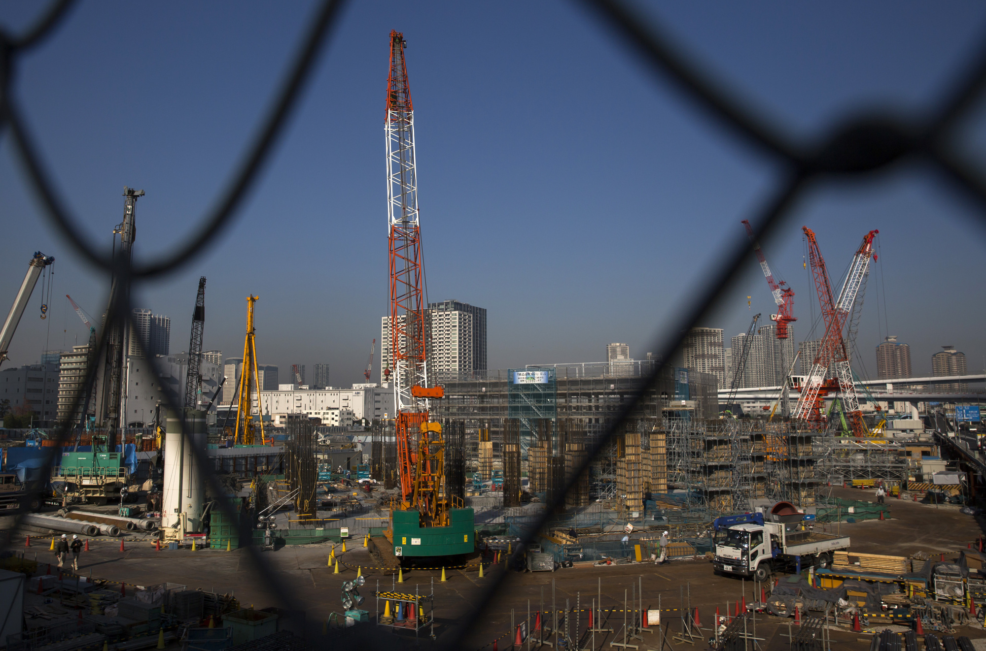 Japan's economy grew for seventh straight quarter, its longest expansion since 2001. | BLOOMBERG