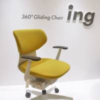 The ing office chair, made by Kokuyo Co., has a shifting seat that moves in all directions so people must constantly exert themselves to keep their bodies in balance. The manufacturer says the ing chair allows workers to engage in some form of exercise while sitting. | KYODO