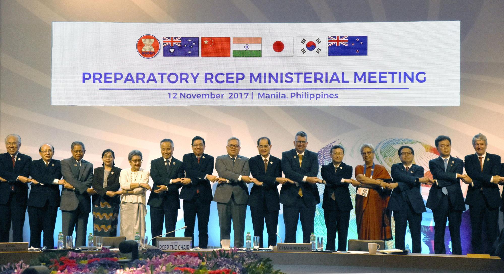 Ministers in charge of the China-led Regional Comprehensive Economic Partnership trade framework attend a preparatory meeting Sunday in Manila. | KYODO