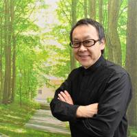 Leading hotelier Yoshiharu Hoshino poses at his company\'s office in Tokyo on Oct. 9. | YOSHIAKI MIURA