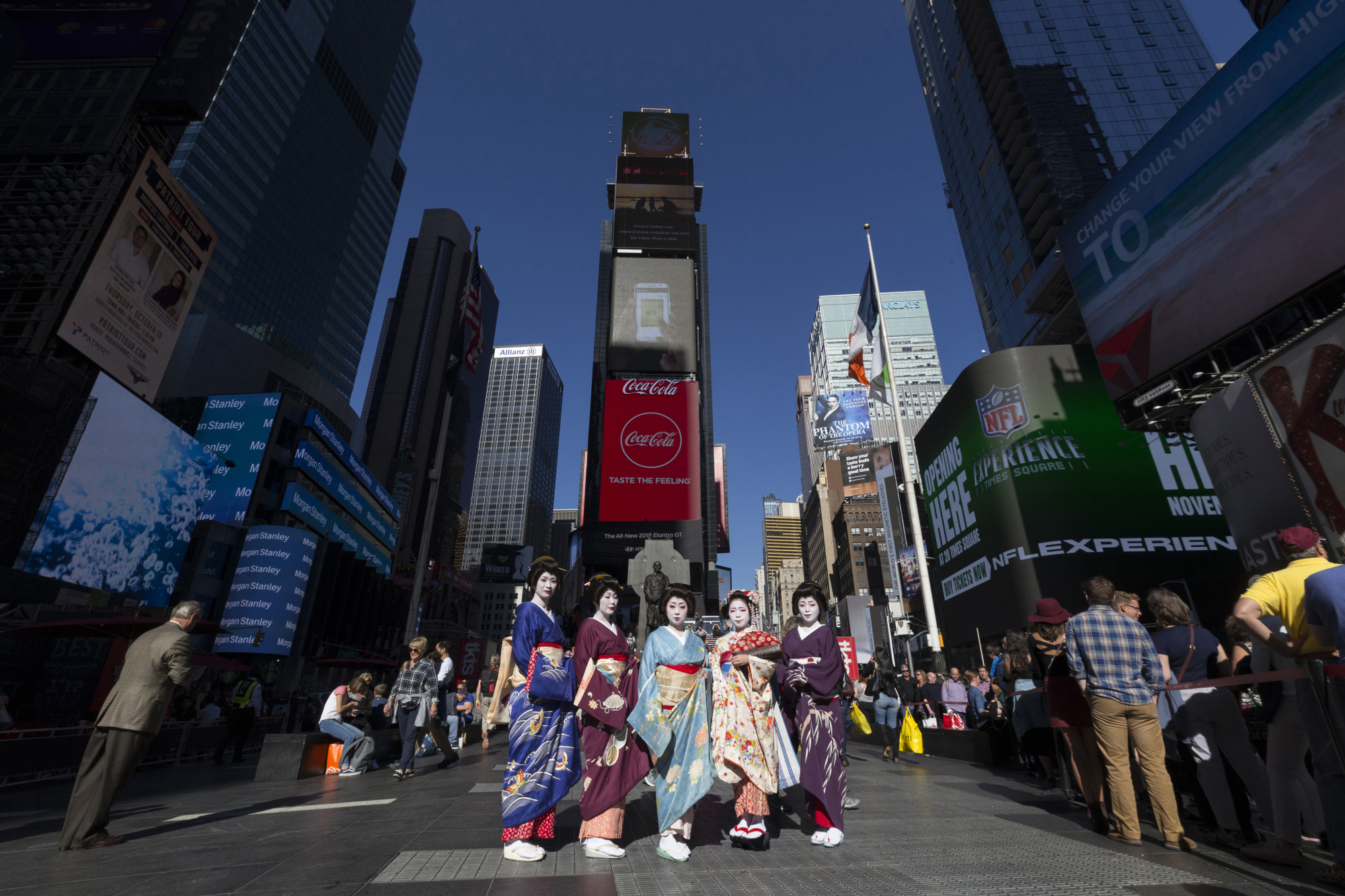 Home and away: Kikuno (center), her maiko apprentice and three other geisha from Kochi and Ehime prefectures  traveled to New York to promote geisha culture. | KOTARO OHASHI