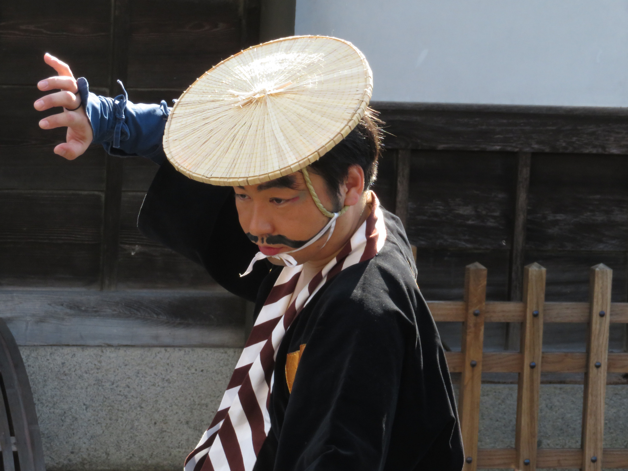 Revitalization through remembering: A modern-day Yakage resident takes part in a re-enactment of the arrival of a daimyo in his town in Okayama Prefecture during the Edo Period. | AMY CHAVEZ