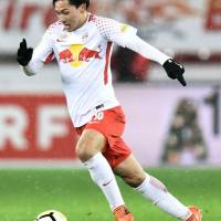 Salzburg\'s Takumi Minamino  scores against Austrian League rival Mattersburg on Wednesday. Salzburg won 2-0. | KYODO
