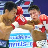 Tatsuya Fukuhara (right) punches Thai champion Wanheng Menayothin in the third round of their WBC minimumweight title fight on Saturday in Thailand. Wanheng retained his title, winning by unanimous decision. | KYODO