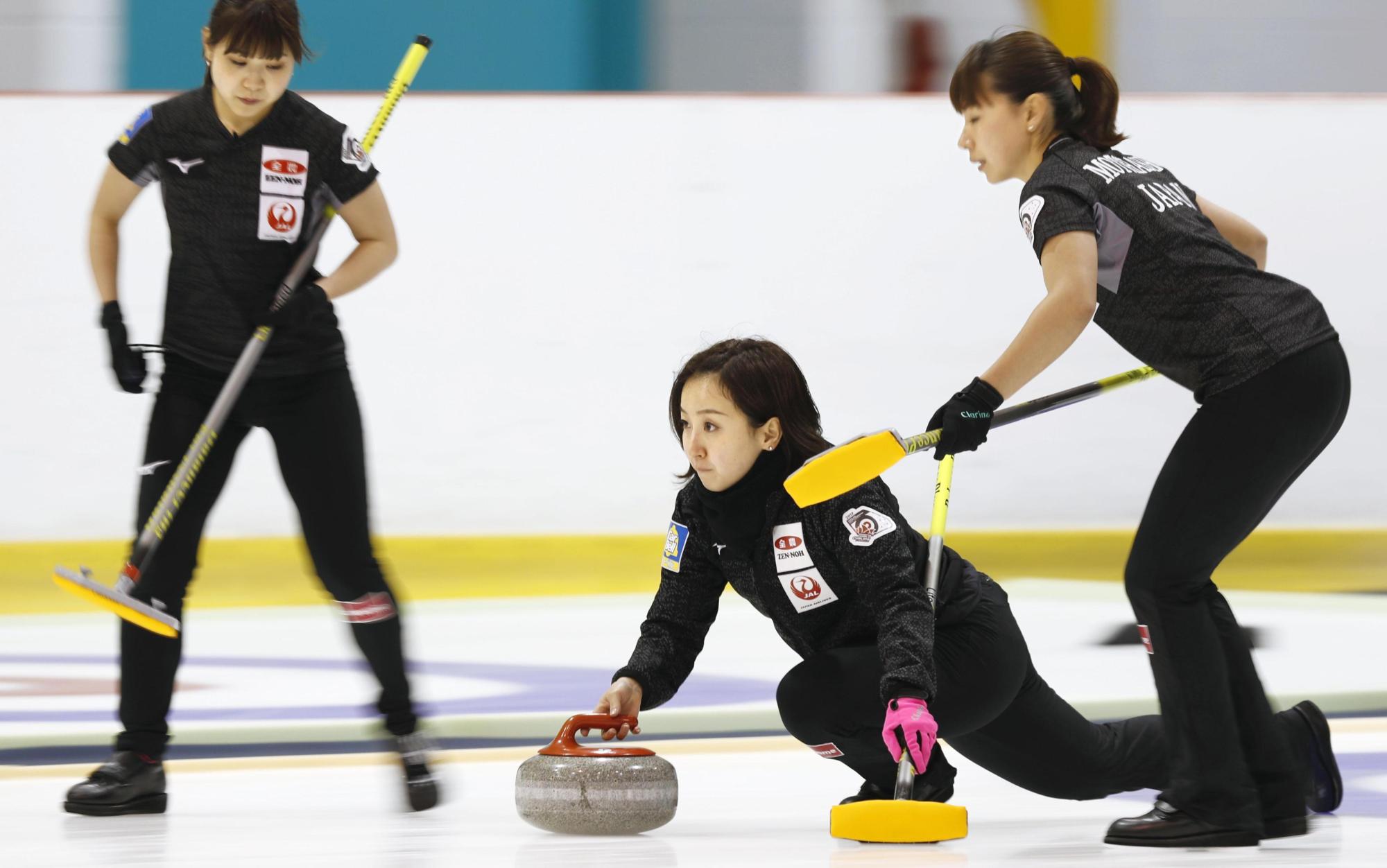 Japanese women qualify for curling world championships