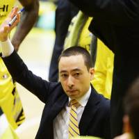 Sunrockers Shibuya coach Geoffrey Katsuhisa gained valuable experience working under former NBA bench boss  Bob Hill on the Tokyo Apache staff in 2010-11. | B. LEAGUE