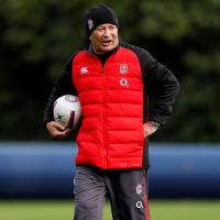 England head coach Eddie Jones issues instructions during a training session in Bagshot, England, on Thursday. | ACTION IMAGES / VIA REUTERS