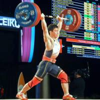 Yoichi Itokazu competes in the men\'s 62-kg division at the Weightlifting World Championships on Wednesday in Anaheim, California. Itokazu earned the silver medal. | KYODO