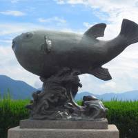 A statue of a puffer fish as Kameyama Hachimangu Shrine in Shimonoseki, Yamaguchi Prefecture. | LILY CROSSLEY-BAXTER