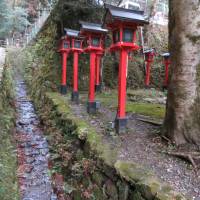 Lanterns line the Kurama-to-Kibune path. | AMY CHAVEZ