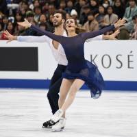 Ice dancers Gabriella Papadakis and Guilaume Cizeron of France perform their free dance routine at the Grand Prix Final on Saturday. They won the competition with 202.16 points. | AFP-JIJI