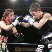 Challenger Momo Koseki (right) lands a punch on champion Yuko Kuroki during their WBC minimum flyweight title fight in Fukuoka on Sunday. | KYODO