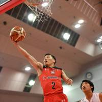 Chiba guard Yuki Togashi drives to the basket in first-quarter action against Nagoya on Sunday at Funabashi Arena. The Jets won 88-85. | B. LEAGUE