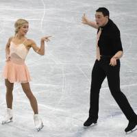 Germany\'s Aljona Savchenko (left) and Bruno Massot entertain the audience during the pairs short program. They lead after the short program with 79.43 points. | AFP-JIJI