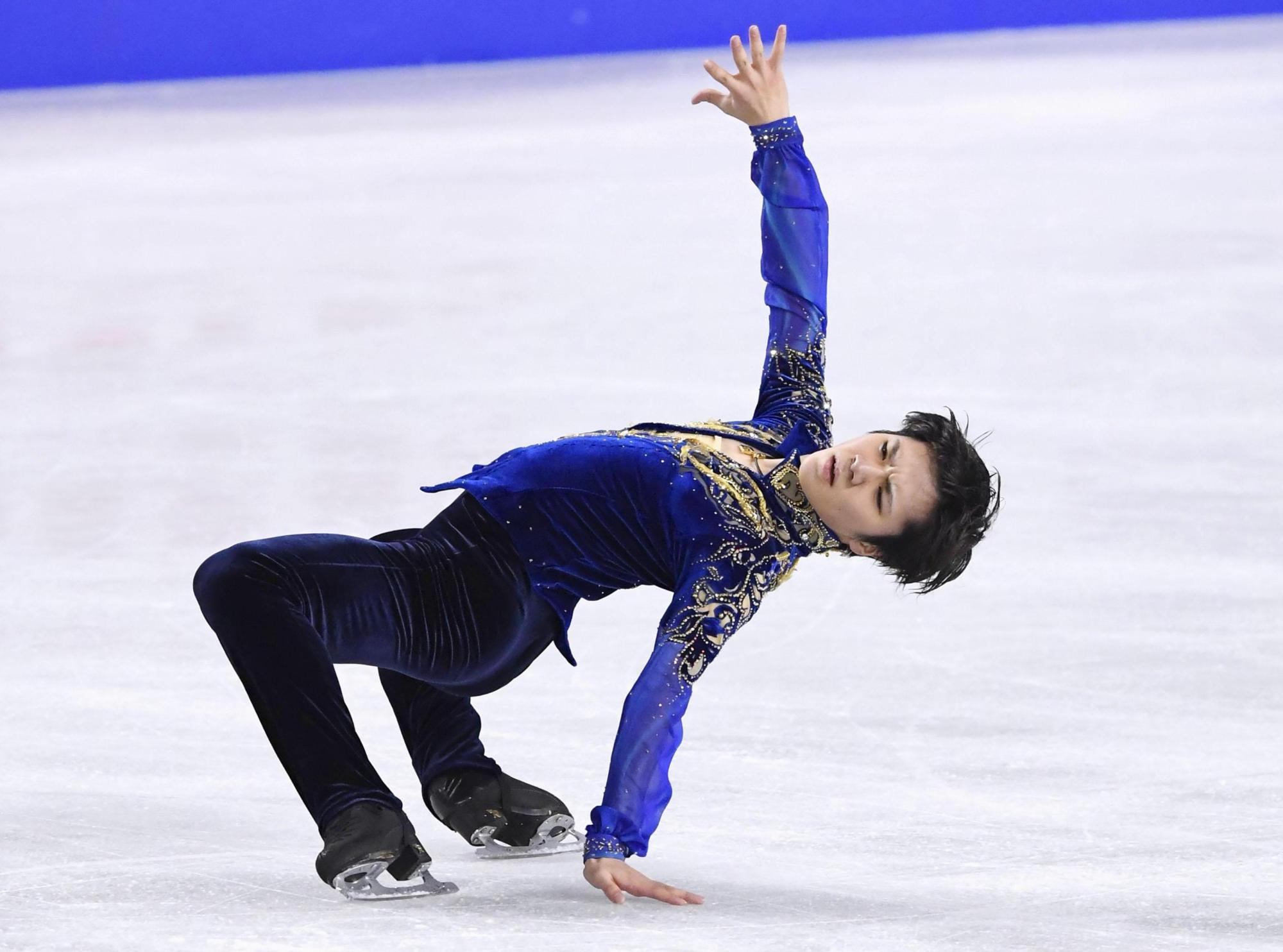 Shoma Uno performs his free-skate routine at the All-Japan Championships on Sunday. Uno won the event with a score of 283.30.  | KYODO