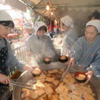 Daikon-daki (stewed Japanese white radish) is served at the Daihoinji Buddhist temple in Kyoto on Thursday. About 10,000 servings will be prepared for the annual two-day event that runs through Friday, to wish for the well-being of visitors. | KYODO