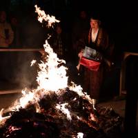 A monk of Honsen-ji Temple in Tokyo\'s Shinagawa Ward overlooks an annual rite in which talismans from the previous year are incinerated in a bonfire.  | YOSHIAKI MIURA