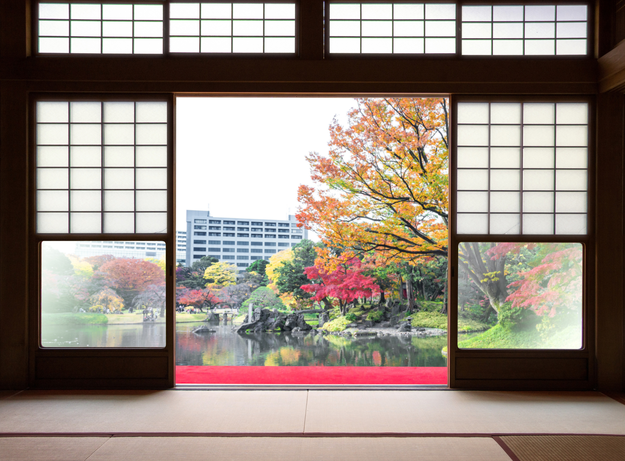 Japan has seen a surge in new players jumping on the minpaku vacation rental bandwagon. Recruit Holdings Co. on Wednesday became the latest to announce its entry into the sector. | GETTY IMAGES