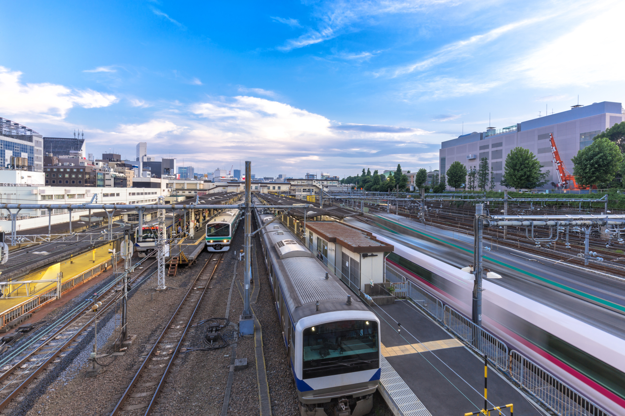A transport ministry report shows that train delays are frequent during Tokyo's rush hour. | GETTY IMAGES