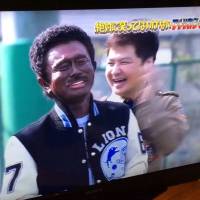 Throwback: On the New Year\'s Eve edition of \"Downtown no Gaki no Tsukai ya Arahende!!\" Masatoshi Hamada imitates Eddie Murphy\'s character in \"Beverly Hills Cop.\" | BAYE MCNEIL